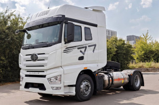 Тягач FAW J7 4х2 LNG